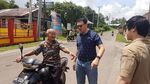 Momen Ahok Melepas Rindu di Kampung Halaman