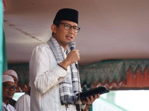 Sandiaga Dengar Curhat Perajin Kayu Jati yang Ingin Jualan di Tol