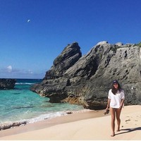 “Saya juga sama sekali tidak merasakan apa-apa selama apa yang seharusnya menjadi saat paling bahagia dan paling gelap dalam hidup,” tambahnya. Foto: Dok. Instagram @taracondell