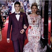 Selain aktor, Hero Fiennes-Tiffin juga seorang model. Di akun Instagram, Hero sering kali memamerkan portfolio menarik sebagai model iklan, runway, dan majalah. Foto: Dok. Twitter/Instagram @hero_ft