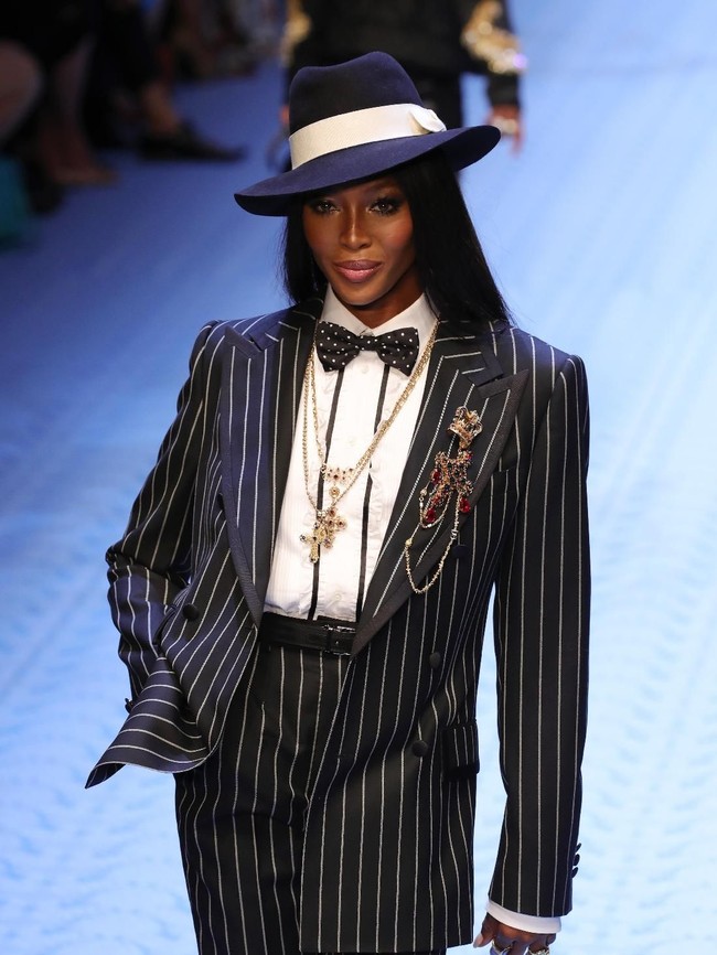 Dalam buku biografinya, supermodel Naomi Campbell mengungkap, bahwa ia kerap mendapat perlakuan diskriminatif karena ras Afrika yang mengalir dalam darahnya. Saat memulai karier, saya tidak di-booking untuk beberapa fashion show karena warna kulit saya, kata wanita asal Inggris ini kepada Guardian. Foto: Getty Images