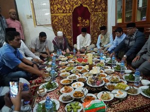 Di Lhokseumawe, Sandiaga Kunjungi Kiai Abu Mustofa Ahmad