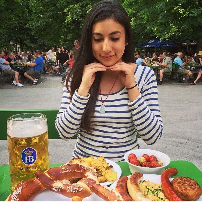 “Tidak ada GoFundMes, tidak ada pemakaman, tidak ada upeti, tolong tidak melakukan sesuatu yang berlebihan.Yang saya minta sekarang adalah agar kamu memiliki satu makanan yang lezat untuk menghormati saya dan biarkan saya pergi, tanpa pengecualian,” tulis Condell. Foto: Dok. Instagram @taracondell