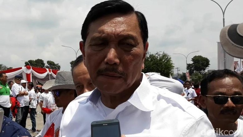 Luhut: Tak Salah Menyanyikan Lagu Indonesia Raya di Bioskop Luhut: Tak Salah Menyanyikan Lagu Indonesia Raya di Bioskop