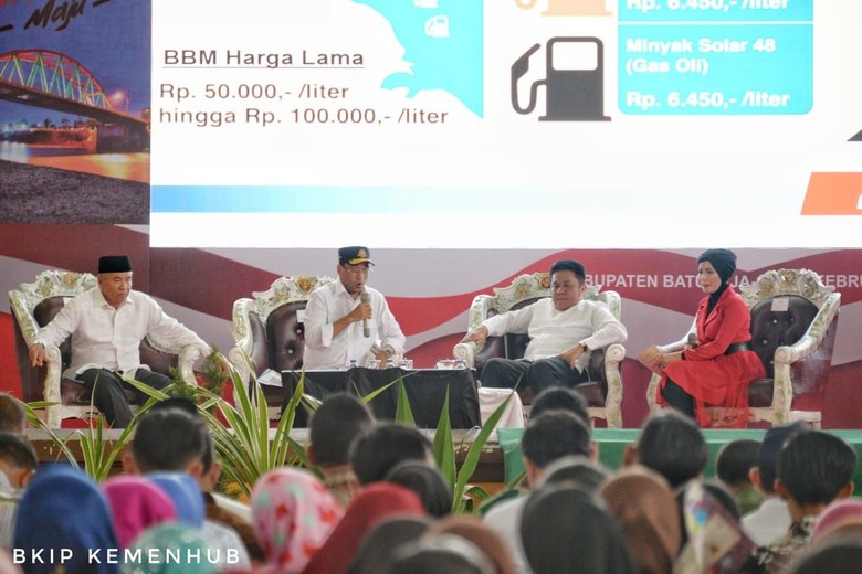 Di OKU, Menhub Budi Paparkan Pembangunan Tol Hingga LRT di Sumsel Di OKU, Menhub Budi Paparkan Pembangunan Tol Hingga LRT di Sumsel