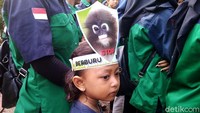 Para pelajar turut diberikan sosialisasi bahaya senapan angin dan teatrikal dengan pesan perlindungan satwa primata. Perburuan dan perdagangan untuk dijadikan peliharaan, menambah beban ancaman terhadap pelestarian primata.