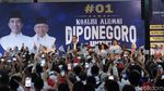 Potret Kampanye Akhir Pekan: Prabowo Jalan Sehat, Jokowi Sambut Dukungan
