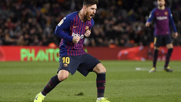 Aksi Lione Messi membuatnya jadi pembahasan di lini masa pagi ini. (Foto: Alex Caparros/Getty Images) Aksi Lione Messi membuatnya jadi pembahasan di lini masa pagi ini. (Foto: Alex Caparros/Getty Images)