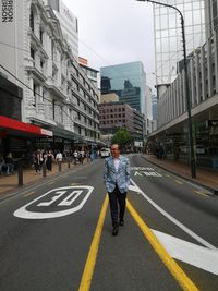 Perkenalkan Batik, Tantowi Yahya 'Fashion Show' di Jalanan New Zealand
