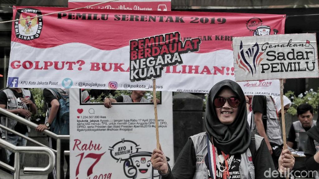 Jangan Golput, Berat! Kita Coblos Saja Jangan Golput, Berat! Kita Coblos Saja