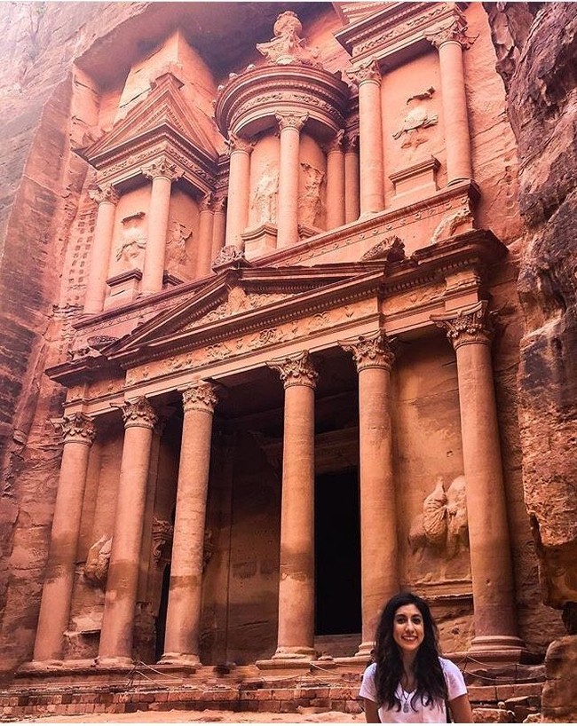 Menurut bio di situs web Condell, pilihan kariernya terinspirasi oleh kecintaannya akan makanan. Halaman Instagram-nya pun kerap menampilkan gambar tempat makannya, baik di New York dan di seluruh dunia. Foto: Dok. Instagram @taracondell