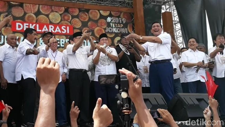Kampanye Jokowi, Luhut: Saya Anak Sopir Bus Tapi Bintangnya 4 Kampanye Jokowi, Luhut: Saya Anak Sopir Bus Tapi Bintangnya 4