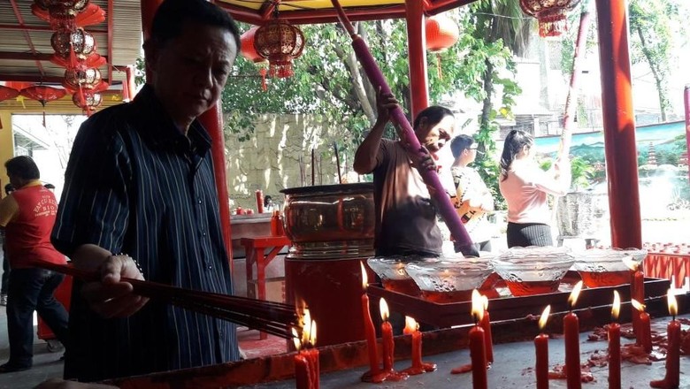 Jelang Imlek, Vihara Dharma Bhakti Ramai Didatangi Pengunjung Jelang Imlek, Vihara Dharma Bhakti Ramai Didatangi Pengunjung