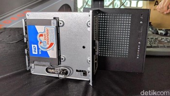 Terdapat dua slot RAM DDR4 SO-DIMM yang mendukung hingga 32 GB. Foto: Adi Fida Rahman