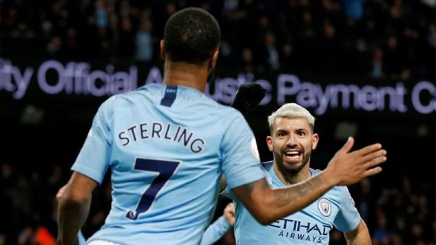 Raheem Sterling memberikan umpan-umpan matang pada Sergio Aguero.