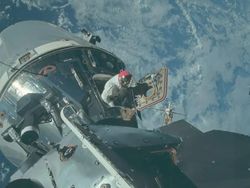 Hasil Pewarnaan Ulang Foto Jadul NASA Bikin Terkesima