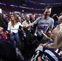 Gisele yang merupakan salah satu model termahal di dunia menikah dengan Tom pada 2009. Kami bertemu setelah dikenalkan oleh teman. Ketika aku melihatnya, dia tersenyum dan  aku berpikir, itu adalah senyuman termanis dan paling karismatik yang pernah kulihat, kenang Gisele tentang momen pertemuan pertama mereka seperti dikutip Pop Sugar. (Foto: Getty Images)