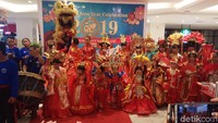 Begini keseruan peserta lomba Chinese Costume Parade yang digelar di Transmart Kawanua Manado akhir pekan lalu. Ada sekitar 20 peserta yang turut serta di acara ini. (Michelle de Jonker/detikTravel)
