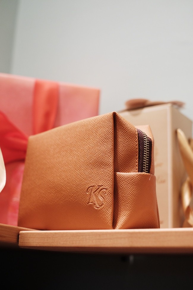 Hal ini pun disetujui oleh pemilik vendor suvenir pernikahan Earl & Army bernama Imelda. Menurutnya, produk souvenir favorit adalah pouch. Foto: Silmia Putri/Wolipop