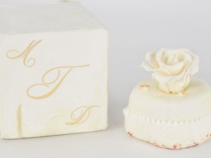 Miniatur Kue Pengantin Donald Trump Resmi Jadi Milik Seniman Kontroversial AS