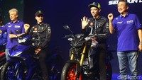 Motor dirilis dengan bantuan 2 pebalap MotoGP andalannya Valentino Rossi dan Maverick Vinales.