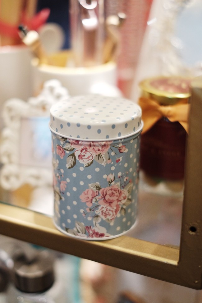 “Kalau dulu, orang memandang suvenir pernikahan itu asal cantik aja, tapi sekarang orang memilih souvenir yang bermanfaat buat sehari-hari,” ujar pemilik vendor souvenir pernikahan Redribbon di acara Bridestory, Minggu (03/02/2019). Foto: Silmia Putri/Wolipop