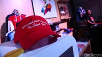 Penjualan merchandise tersebut sekaligus membantu gerakan yang diusung Sandiaga.