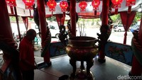 Menyambut tahun baru Imlek 2019 Vihara Amurva Bhumi mulai berbenah dan mempersiapkan diri sebelum ramai dikunjungi oleh warga Tionghoa untuk beribadah.