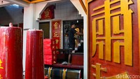 Vihara Dharma Ramsi menjadi salah satu tempat ibadah yang ramai dikunjungi oleh warga Tionghoa saat perayaan Imlek.