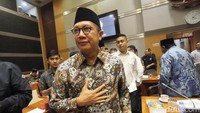 Pemerintah dalam hal ini diwakili Menteri Agama Lukman Hakim Saifuddin.
