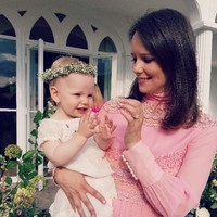 Wanita 35 tahun itu kini sudah memiliki satu putri yang menggemaskan. Foto: Instagram (@bellamusgrave)