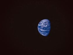 Hasil Pewarnaan Ulang Foto Jadul NASA Bikin Terkesima