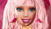 Siapa sangka kalau Azusa bisa bikin kue. Lagi-lagi temanya Barbie yang menurutnya cukup luar biasa. Siapa yang setuju? Foto: Instagram azusabarbie