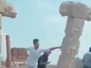 Viral 3 Pria Tendang Pilar di Situs Warisan Dunia UNESCO Hingga Roboh