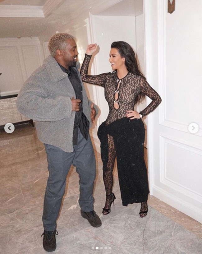 Valentine 2013, Kanye West memberikan Kim Kardashian hadiah super mewah. Kanye memberikan kado gelang Cartier dengan hiasan panther. Gelang tersebut senilai US$ 73 ribu atau sekitar Rp 1 miliar.  Foto: Dok. Instagram/kimkardashian