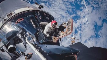 Lebih menarik sebelum atau sesudah pewarnaan ulang? Foto: NASA