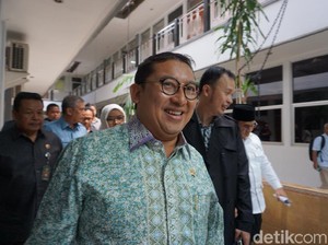 Fadli Zon Kaji Laporkan Jokowi karena Konsultan Asing-Propaganda Rusia