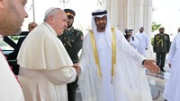 Serta, dijadwalkan bertemu dengan imam Al-Azhar Kairo Sheikh Ahmed al-Tayeb. (Foto: Dok. Vatican Media/­Handout via REUTERS)