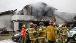 Penampakan Rumah Warga yang Terbakar Hebat Usai Ditabrak Pesawat