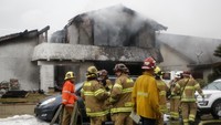 Kecelakaan pesawat Cessna 414A tersebut terjadi pada Minggu (3/2) dini hari waktu setempat. (Foto: Dok. Alex Gallardo/ASSOCIATED PRESS)