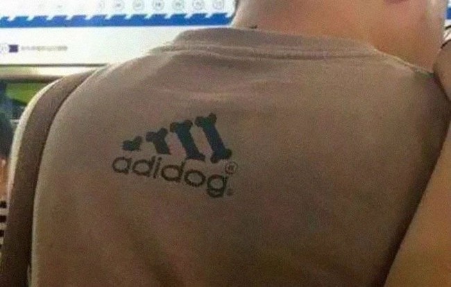 Adidog bukan Adidas. Logonya yang berbentuk garis-garis pun berganti tulang anjing. (Foto: Instagram/boredpanda)