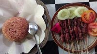Sambut Imlek Ada Sate Entok Bumbu Buah Naga Merah di Banjarnegara