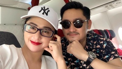 Intip Momen Manis Dewi Perssik dan Suami Saat Liburan