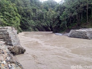 Jembatan Yahuli Ambrol, Jalan Trans Papua Rute Jayapura-Wamena Putus