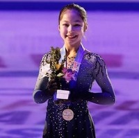 Alysa Liu menjadi pemenang individu termuda dalam U.S. Figure Skating Championships yang diselenggarakan beberapa waktu lalu. Warga Amerika keturunan China tersebut berhasil memecahkan rekor di usia 13 tahun. Foto: Instagram @alysaxliu