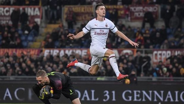 Krzysztof Piatek kembali mencetak gol untuk AC Milan.