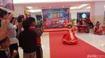 Foto: Meriahnya Parade Busana Imlek di Manado