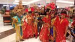 Foto: Meriahnya Parade Busana Imlek di Manado