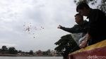 Beribadah dan Melepas Ikan di Toa Pekong Air