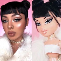 Beauty influencer Marylia Scott tampil ala boneka Bratz dengan rambut dicepol dua. Meski jadi boneka Bratz, tampilan makeup Marylia masih bisa dipakai sebagai riasan pesta. Foto: Instagram